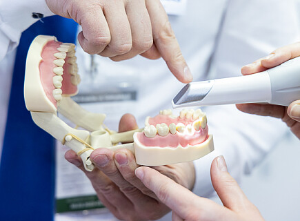 Targi-KRAKDENT-2022-dzien-drugi (110).jpg