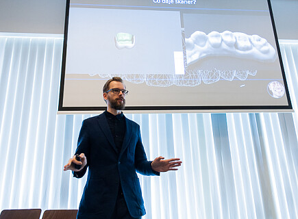 Targi-KRAKDENT-2022-sobota (80).jpg