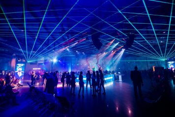 Impreza integracyjna - bankiet z pokazem laserowym