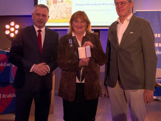 Odznaka Honoris Gratia (1).png